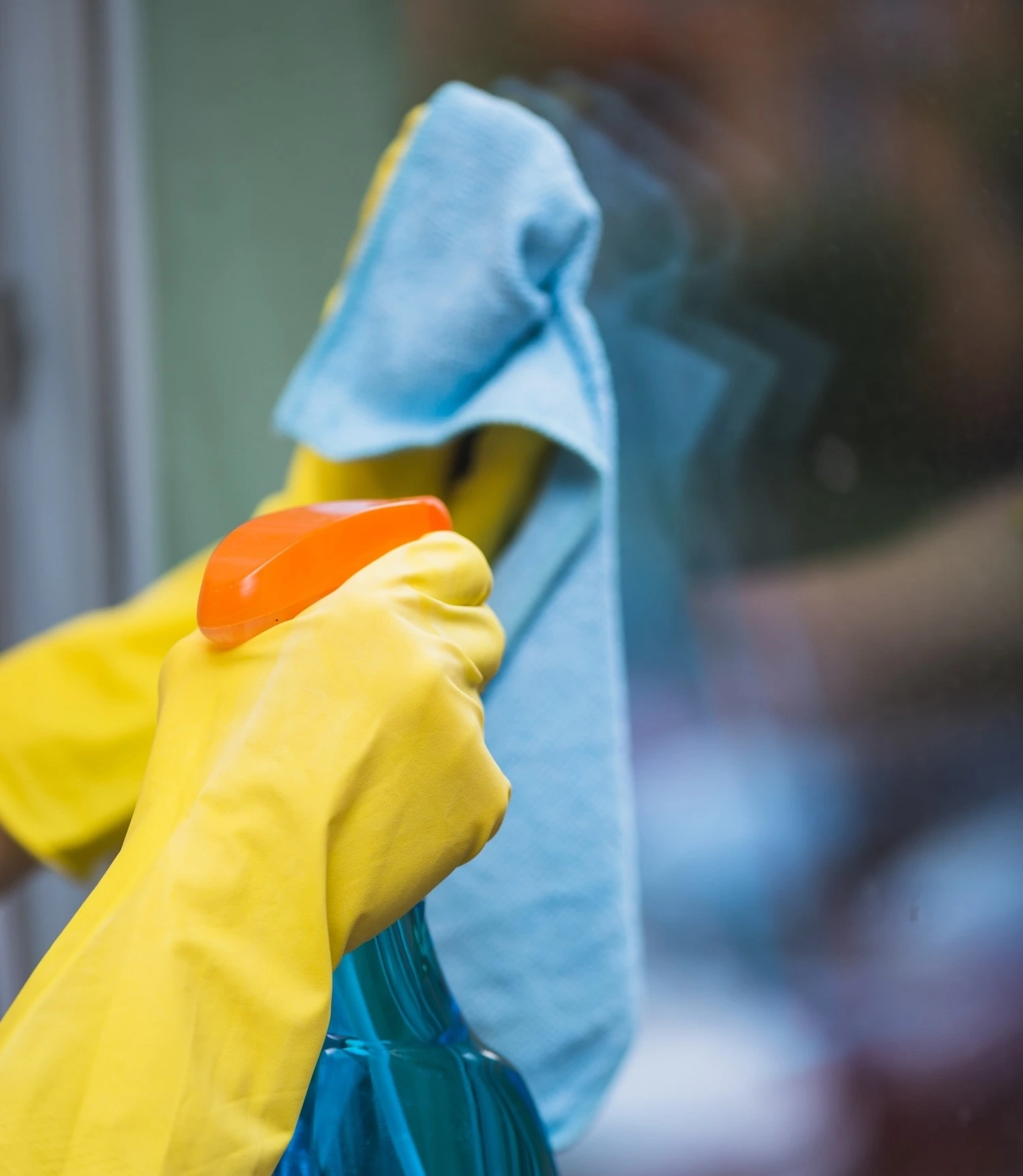 housekeeper-spraying-detergent-with-spray-bottle